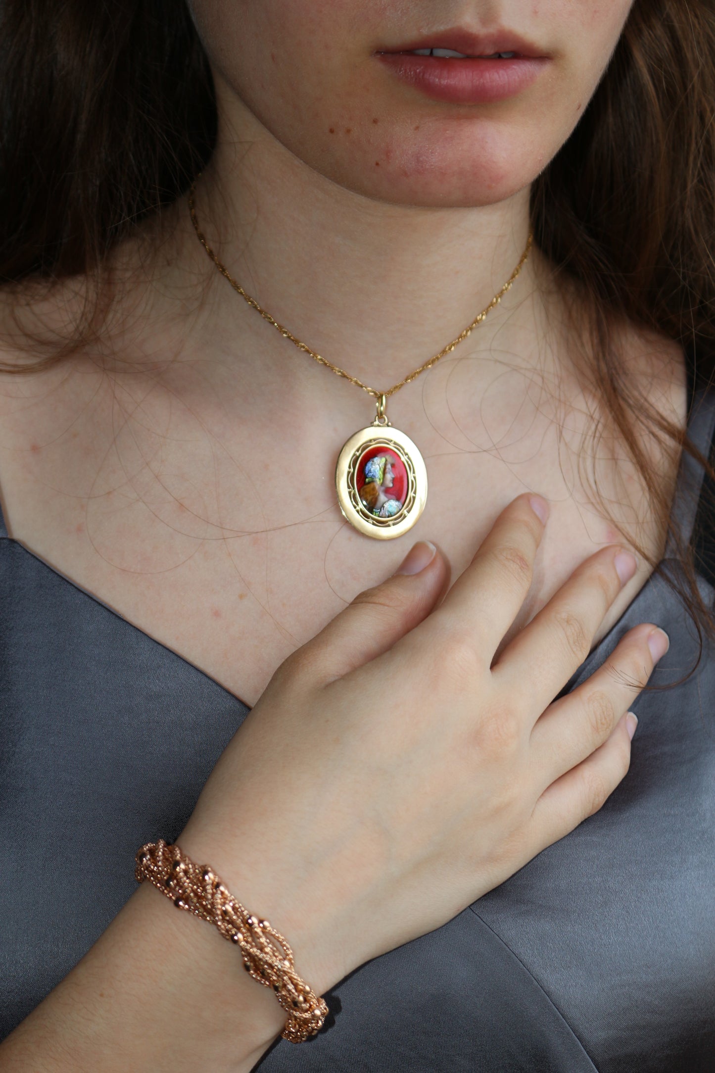 Médaille Profil De Femme émaux De Limoges