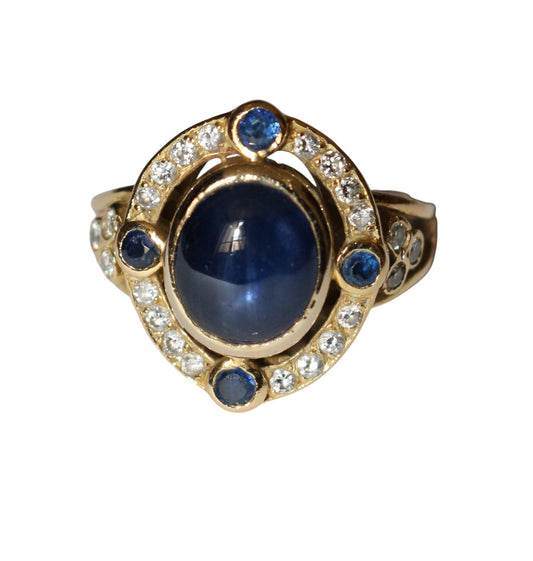 Bague cabochon de saphir et diamants