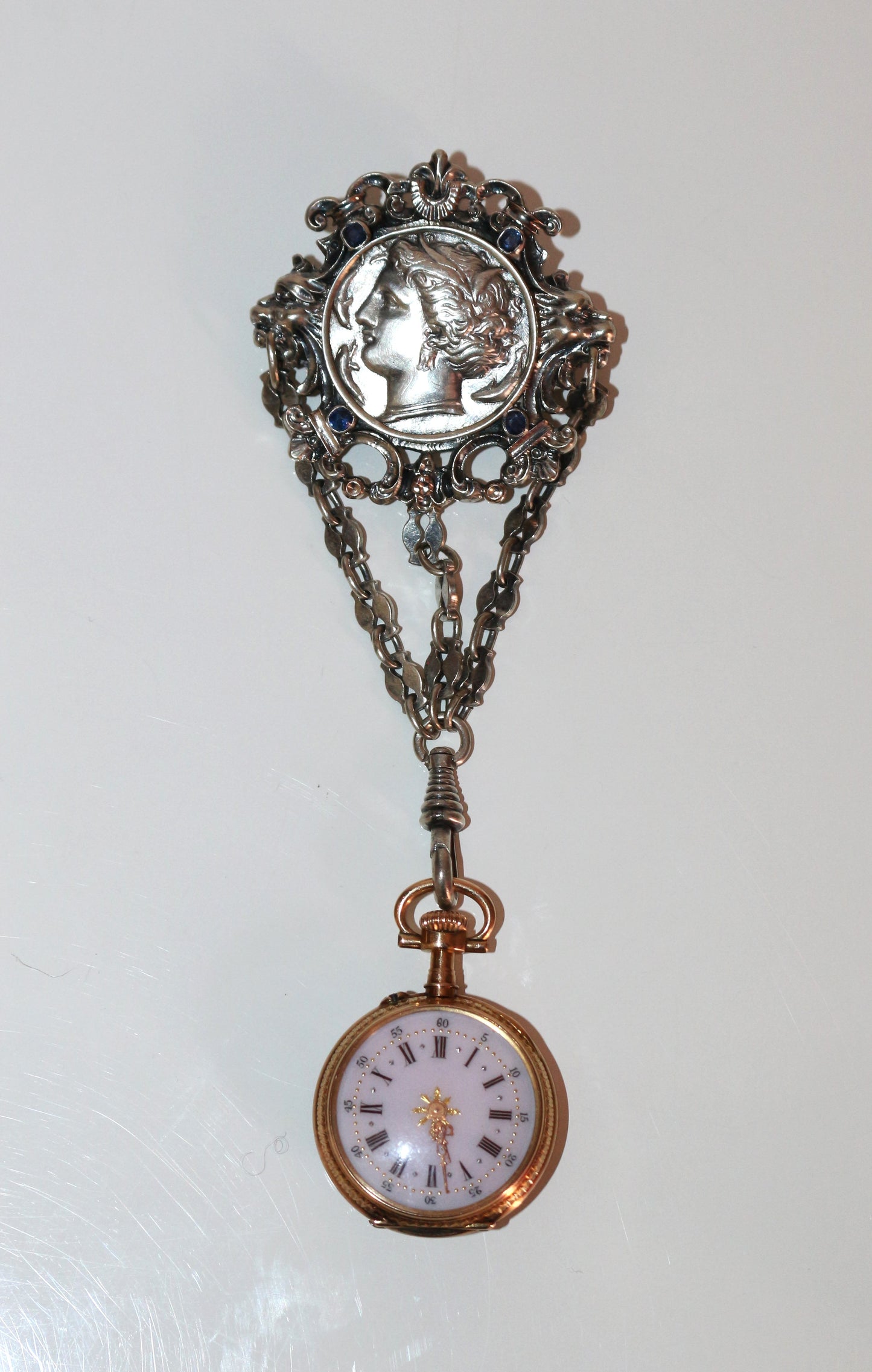 Broche châtelaine monnaie argent 1880 et saphirs