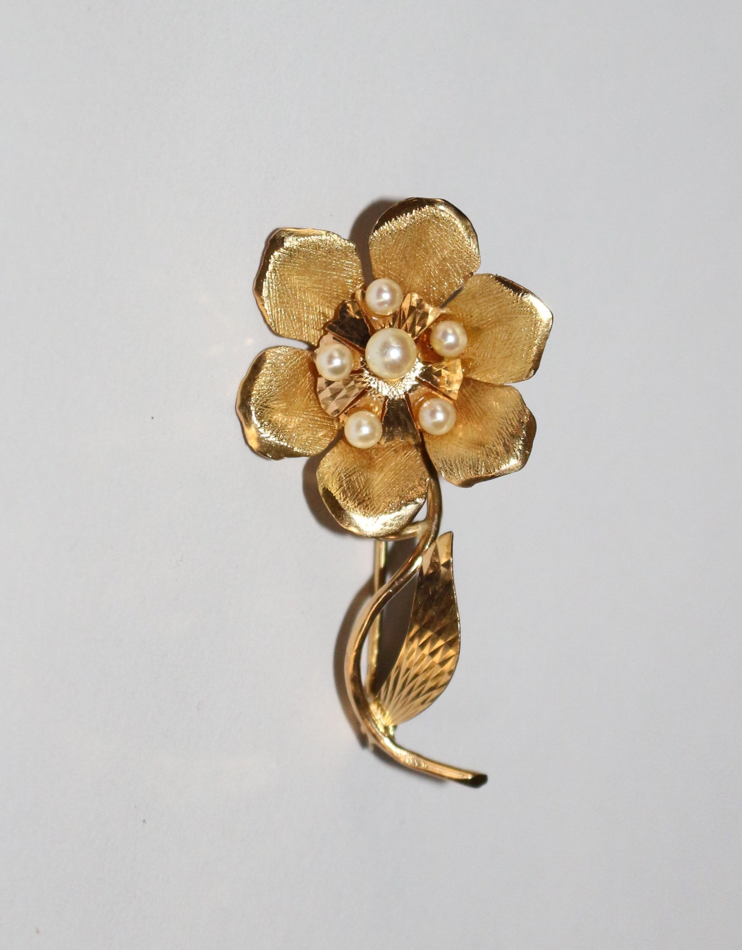 Broche Fleur Rétro or jaune et perles