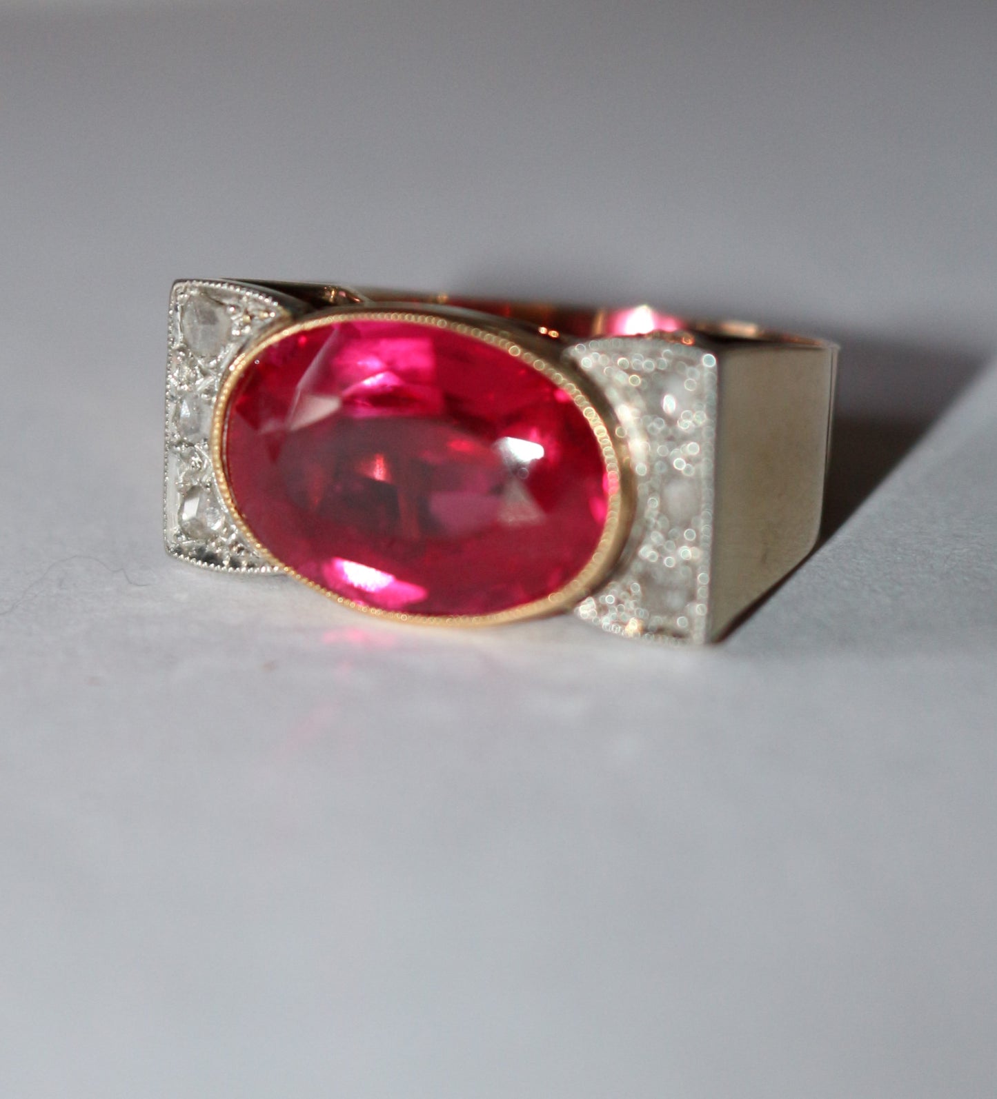 Bague Tank Or Jaune Et Platine, Saphir rose Verneuil Et Diamants