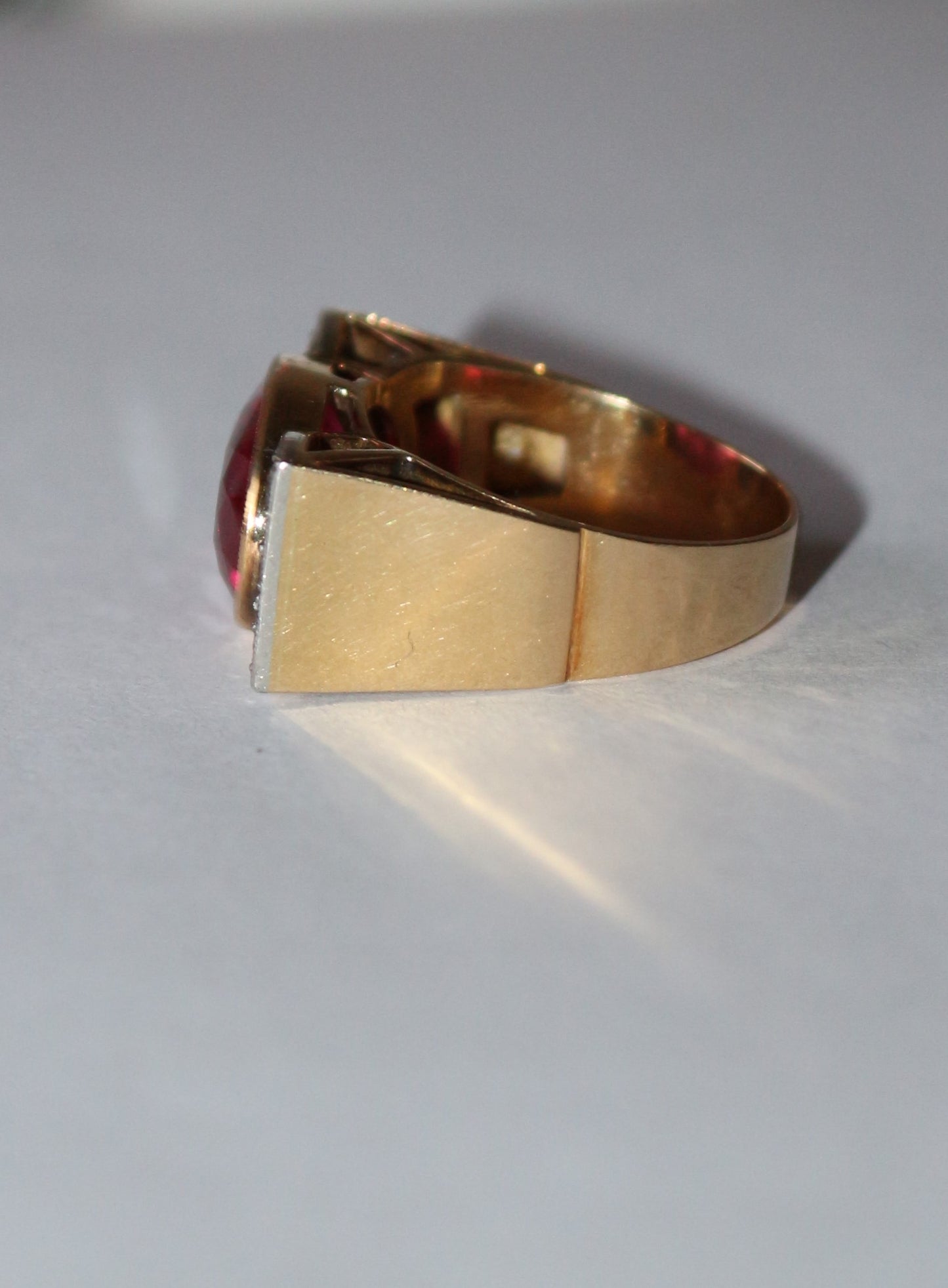 Bague Tank Or Jaune Et Platine, Saphir rose Verneuil Et Diamants