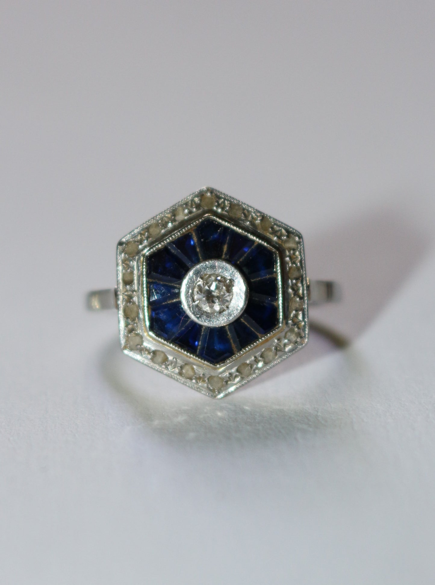 Bague Hexagonale Art Déco Diamants Saphirs