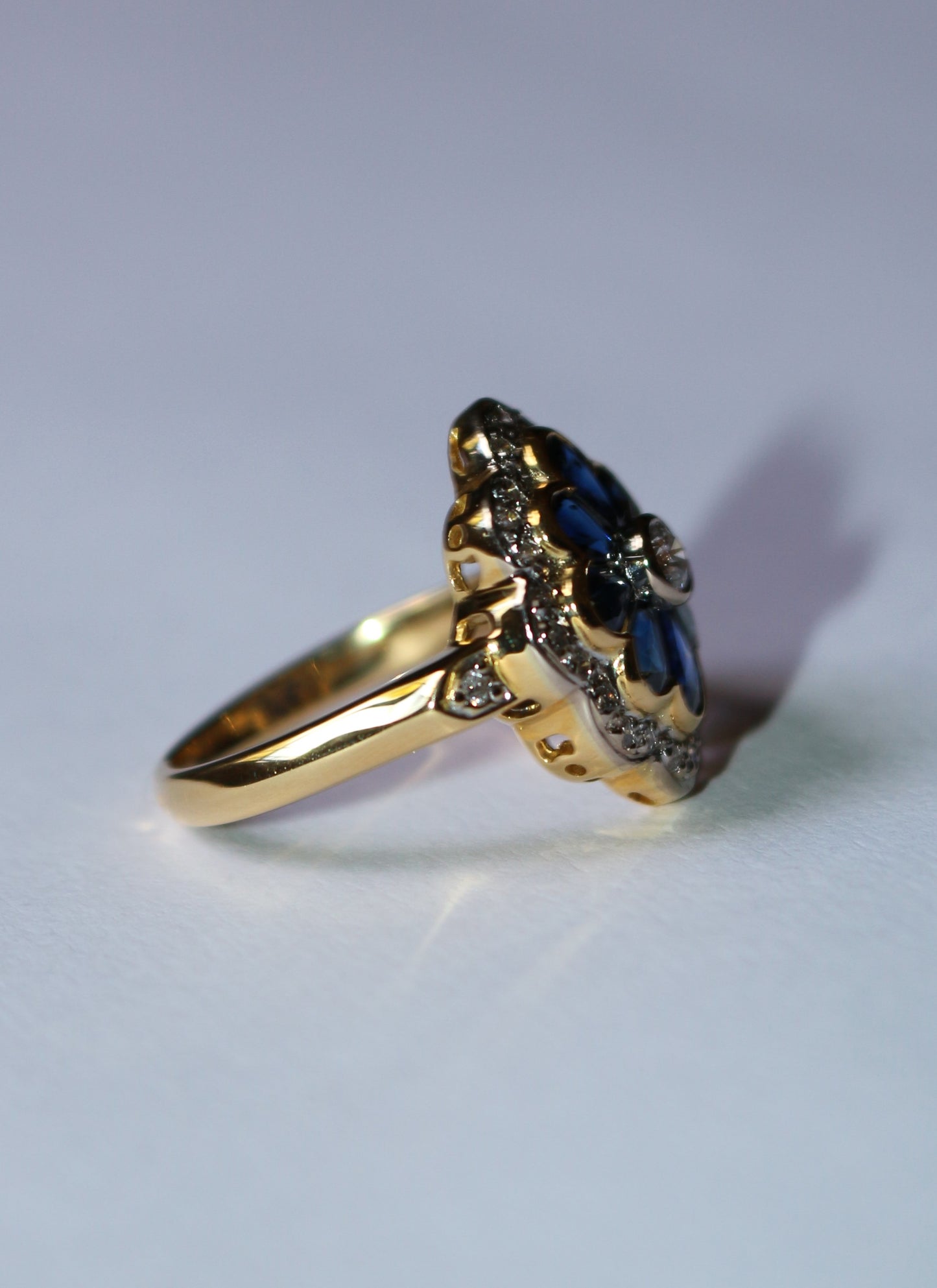 Bague Fleur diamants saphirs or jaune