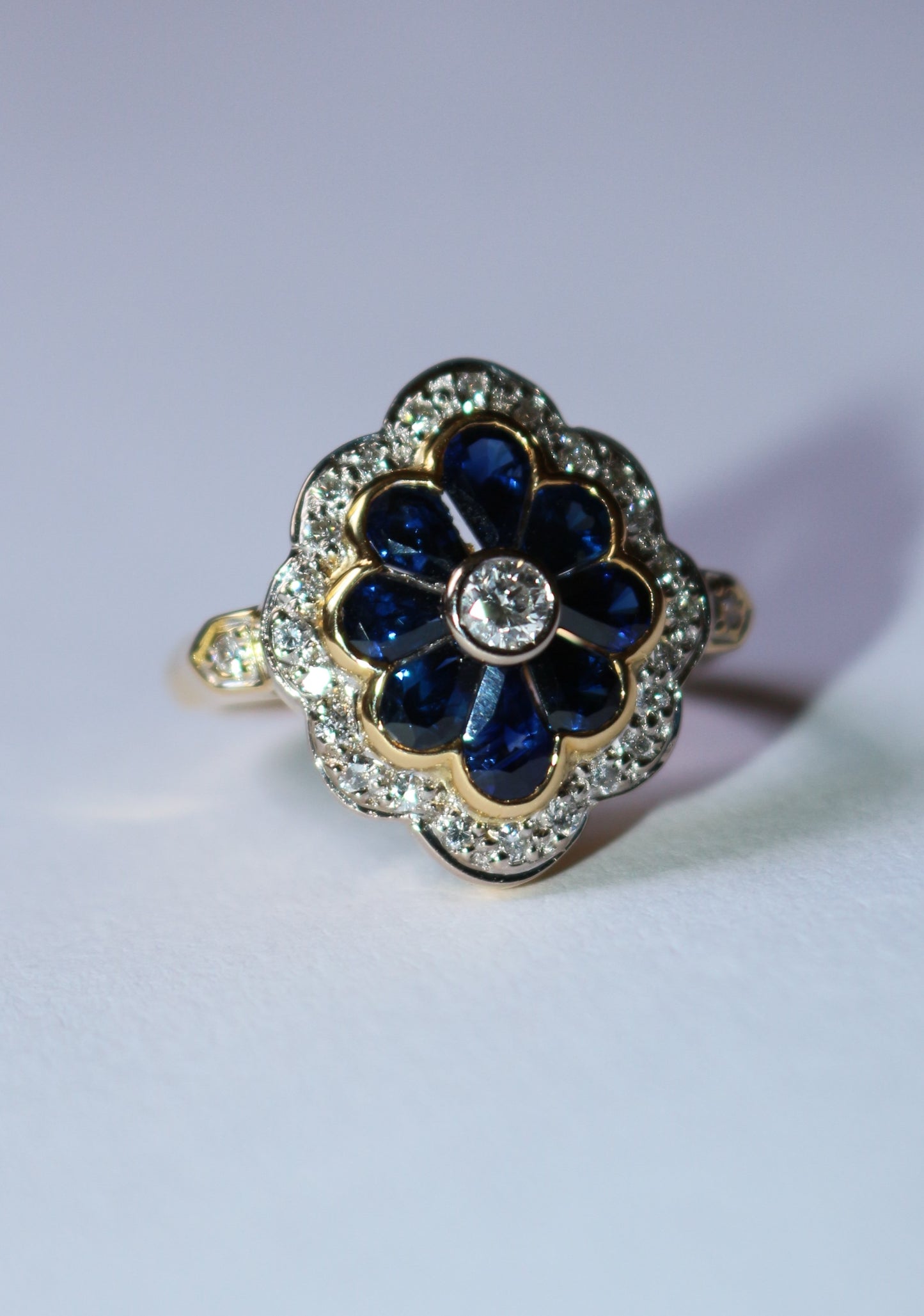 Bague Fleur diamants saphirs or jaune