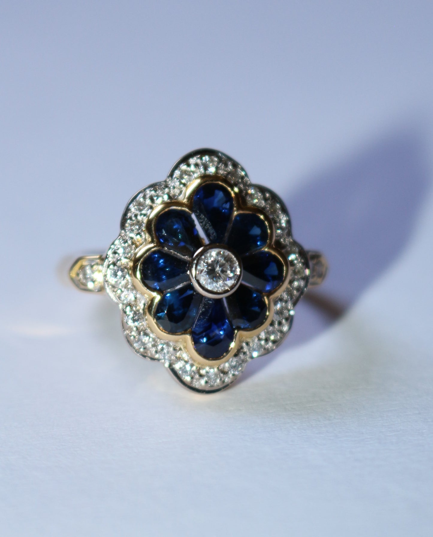 Bague Fleur diamants saphirs or jaune