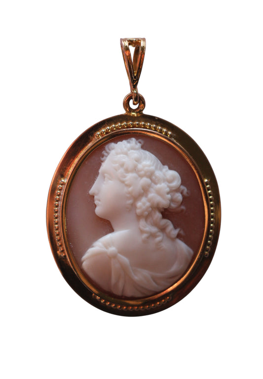 Pendentif camée ancien en or jaune